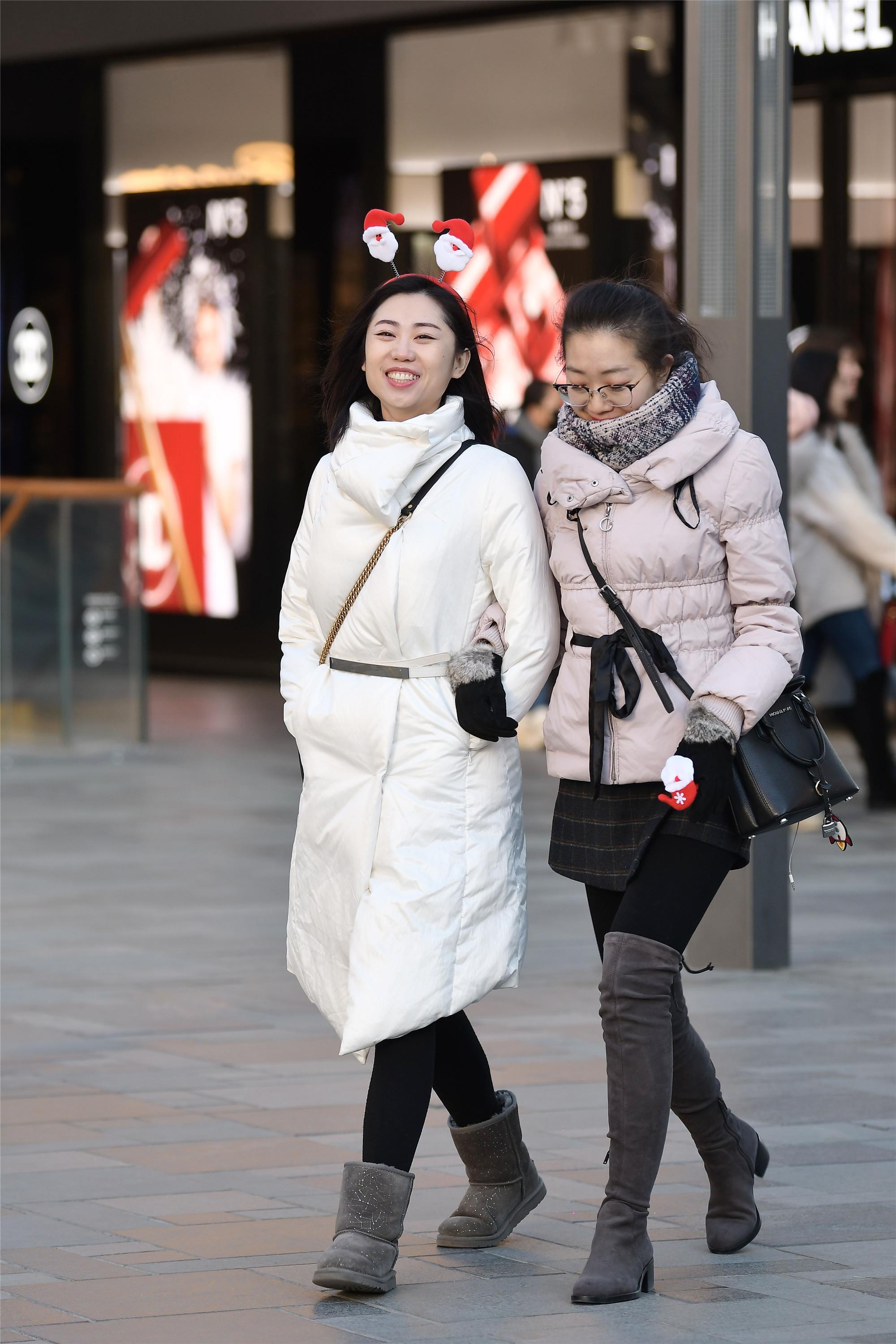 零度以下的初冬约闺蜜逛街也不再是美丽动人的搭配