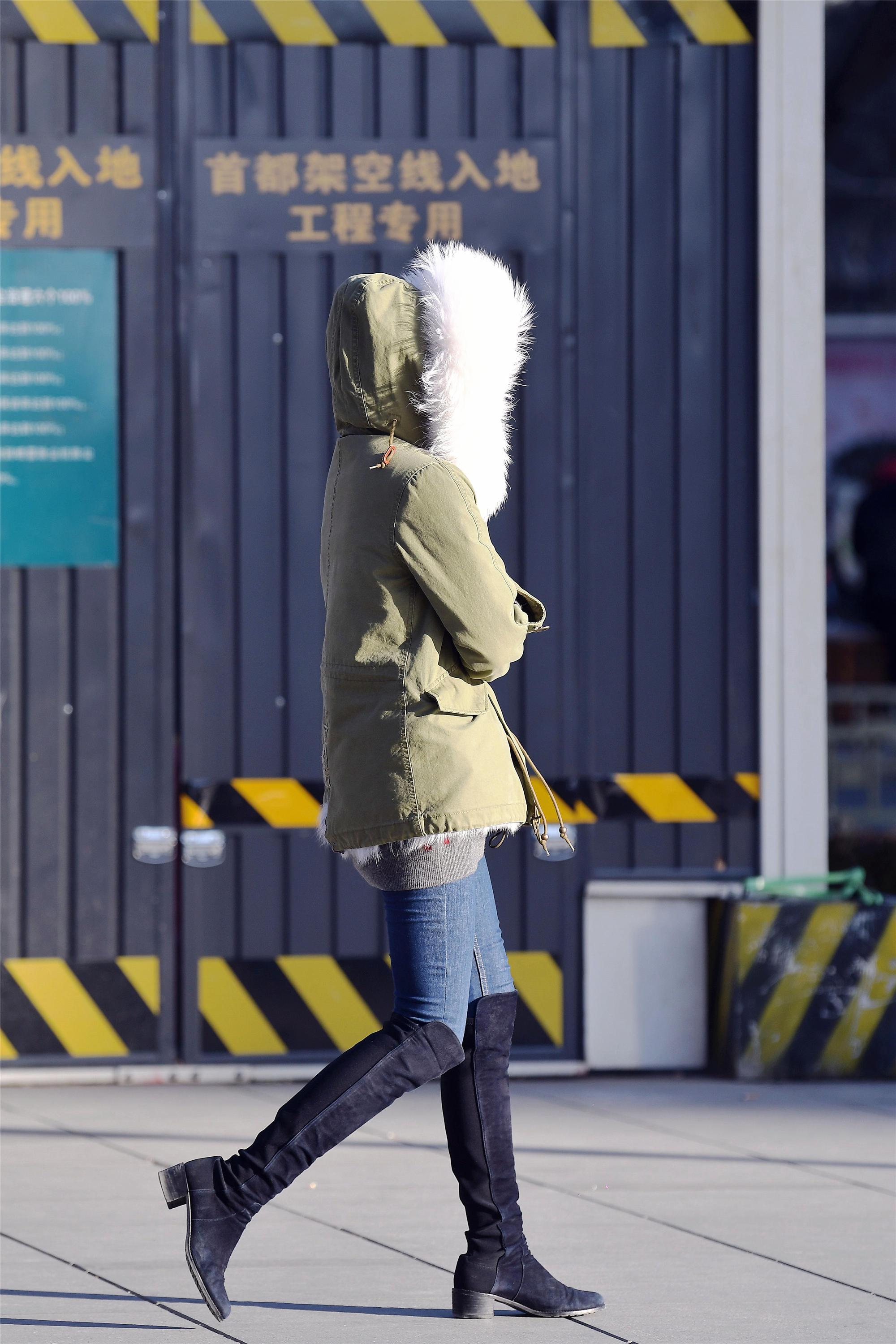 冬天紧身牛仔裤一定要搭配过膝靴么看一下她们的搭配你就知道了