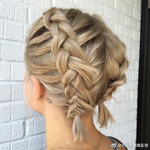 除了乖巧的高马尾,蝎子辫也很适合青春有个性的女孩子哦