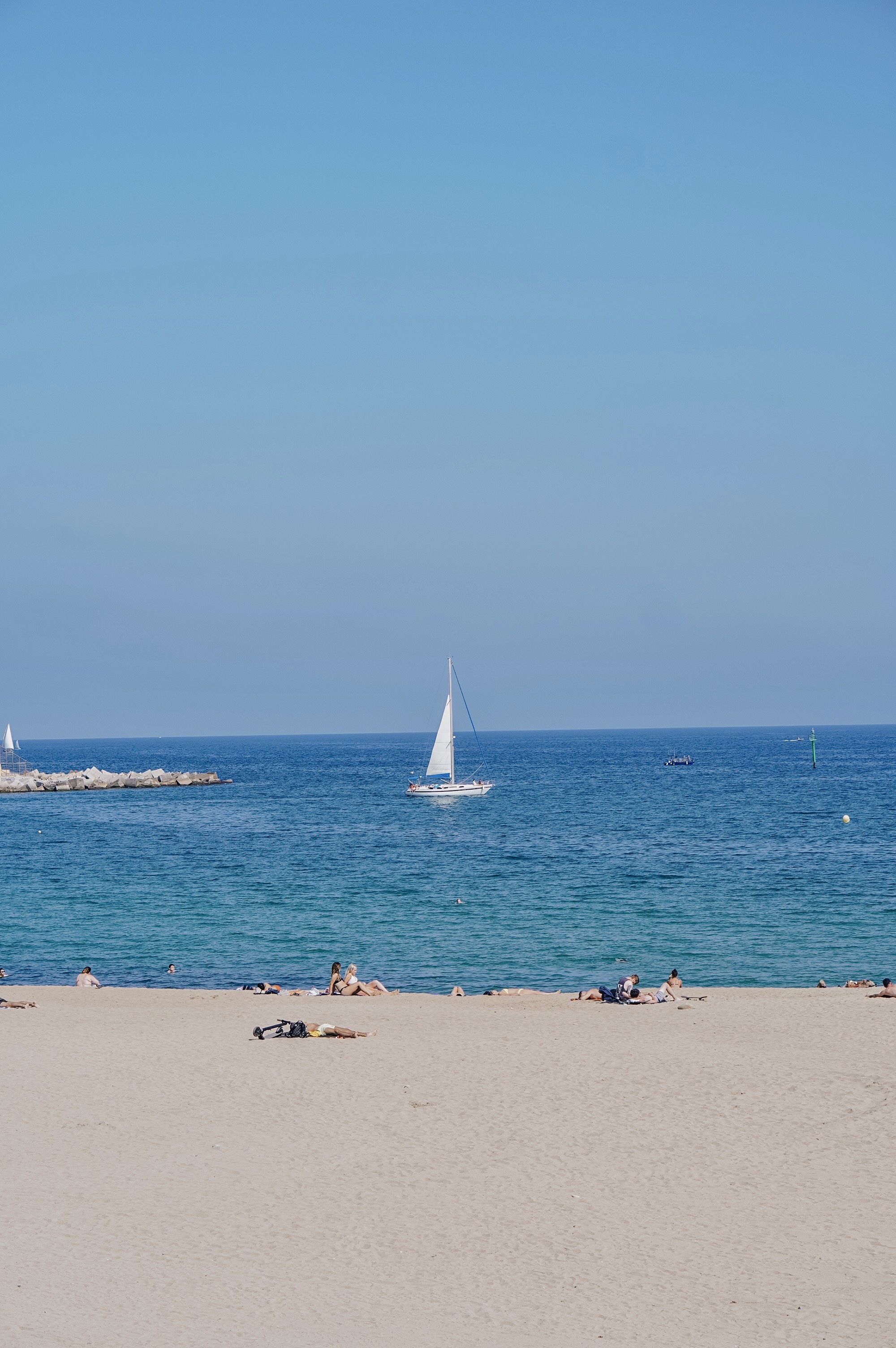 听说巴塞罗那有天ti海滩中午就宿醉的我立刻手刀跑步飞奔加入