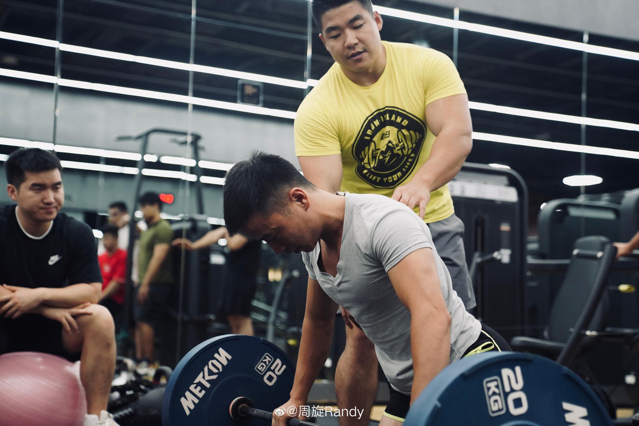 的第一期 像以往一样,90%男生 7415其实力量训练对于女生更加重要