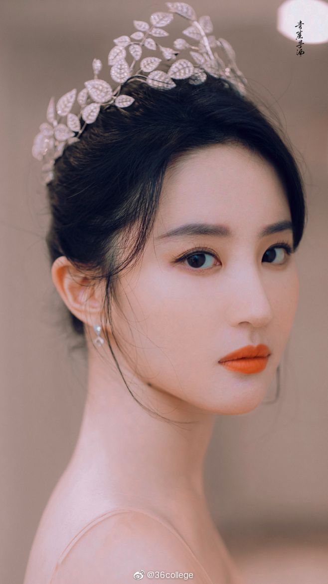 有一种天鹅颈叫刘亦菲_高清图集_新浪网