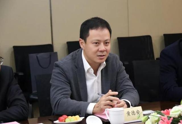 地产大佬黄楚龙的豪气不负债也不上市金杯银杯不如客户口碑