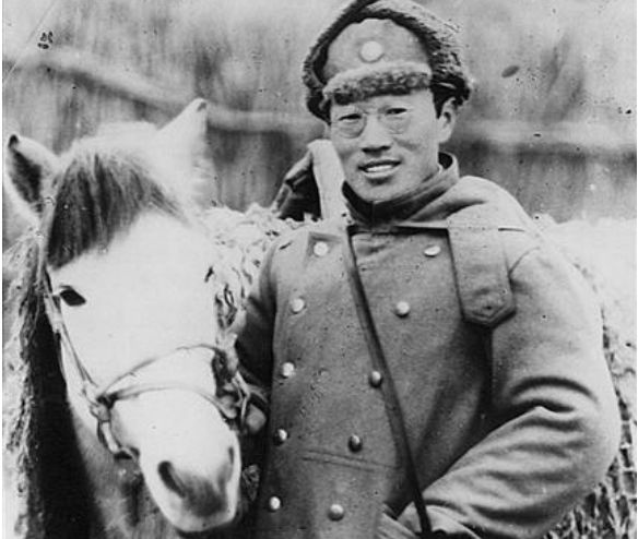 将军被日军狙击手打中脸部,伤好后一照镜子,竟然哈哈大笑|万毅|鬼子