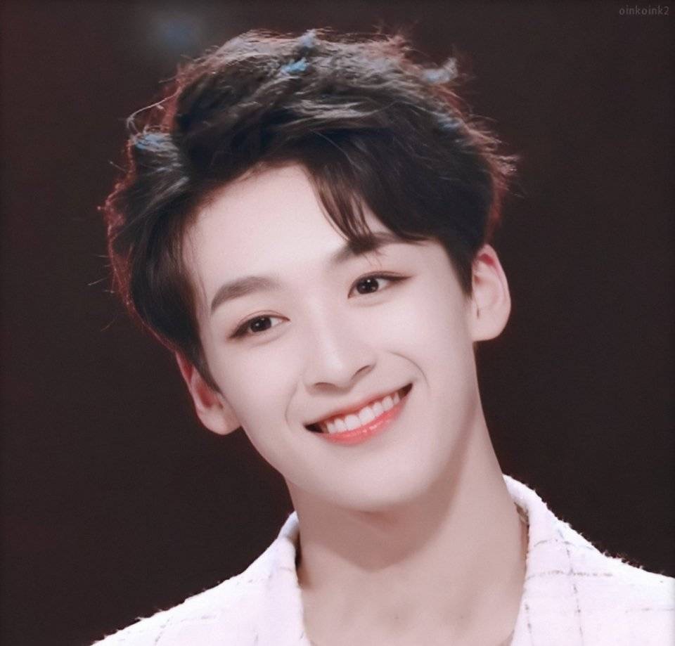 都说会哭的孩子有糖吃,何洛洛就是会撒娇的猛男有妈粉