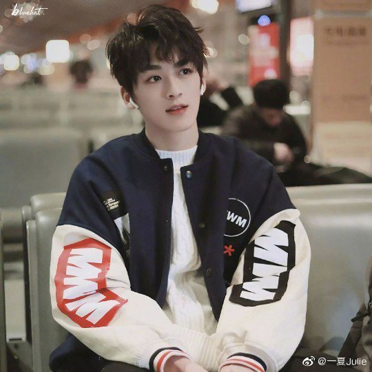 一眼心动何洛洛何洛洛来自原际画易安音乐社创造营第2名