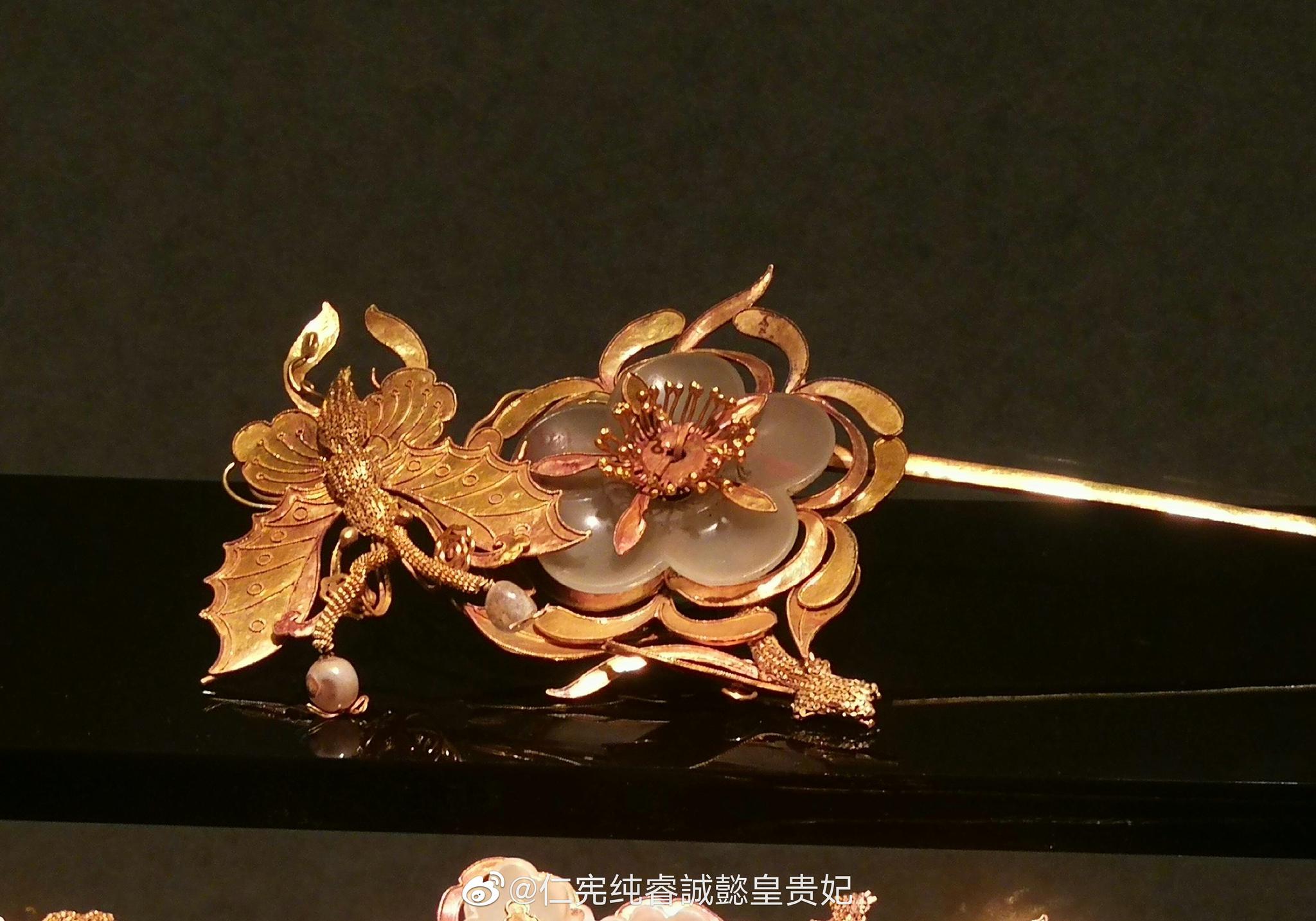 北京首都博物馆藏清代金镶玉蝴蝶形头簪