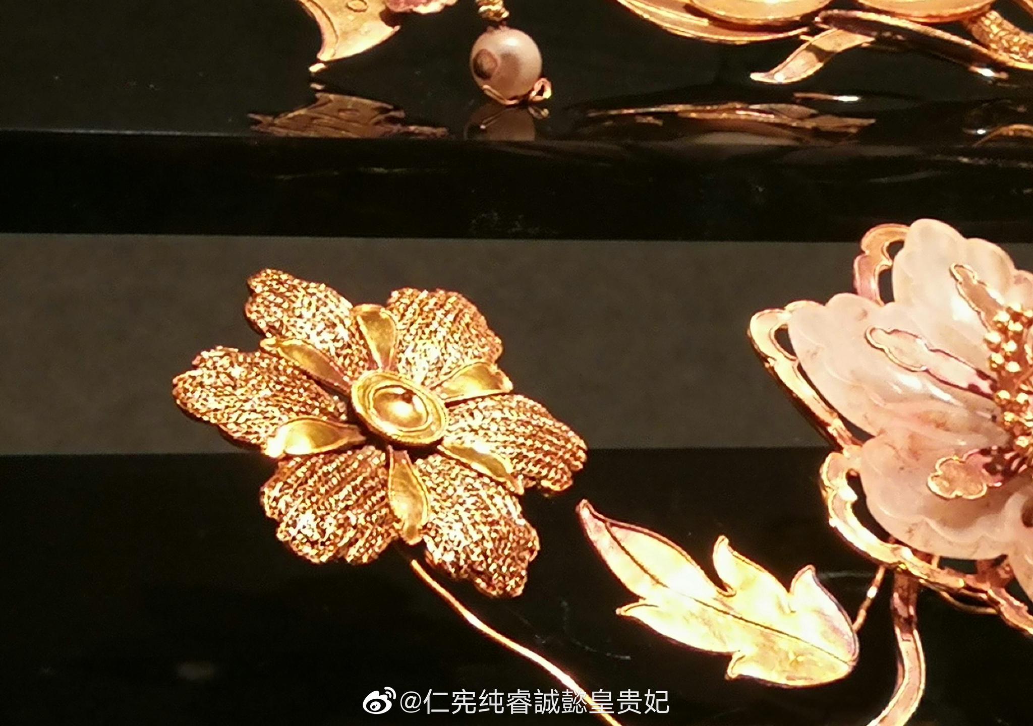 北京首都博物馆藏· 清代金镶玉蝴蝶形头簪|蝶恋花|金叶|纹样|金丝|展翅_新浪新闻