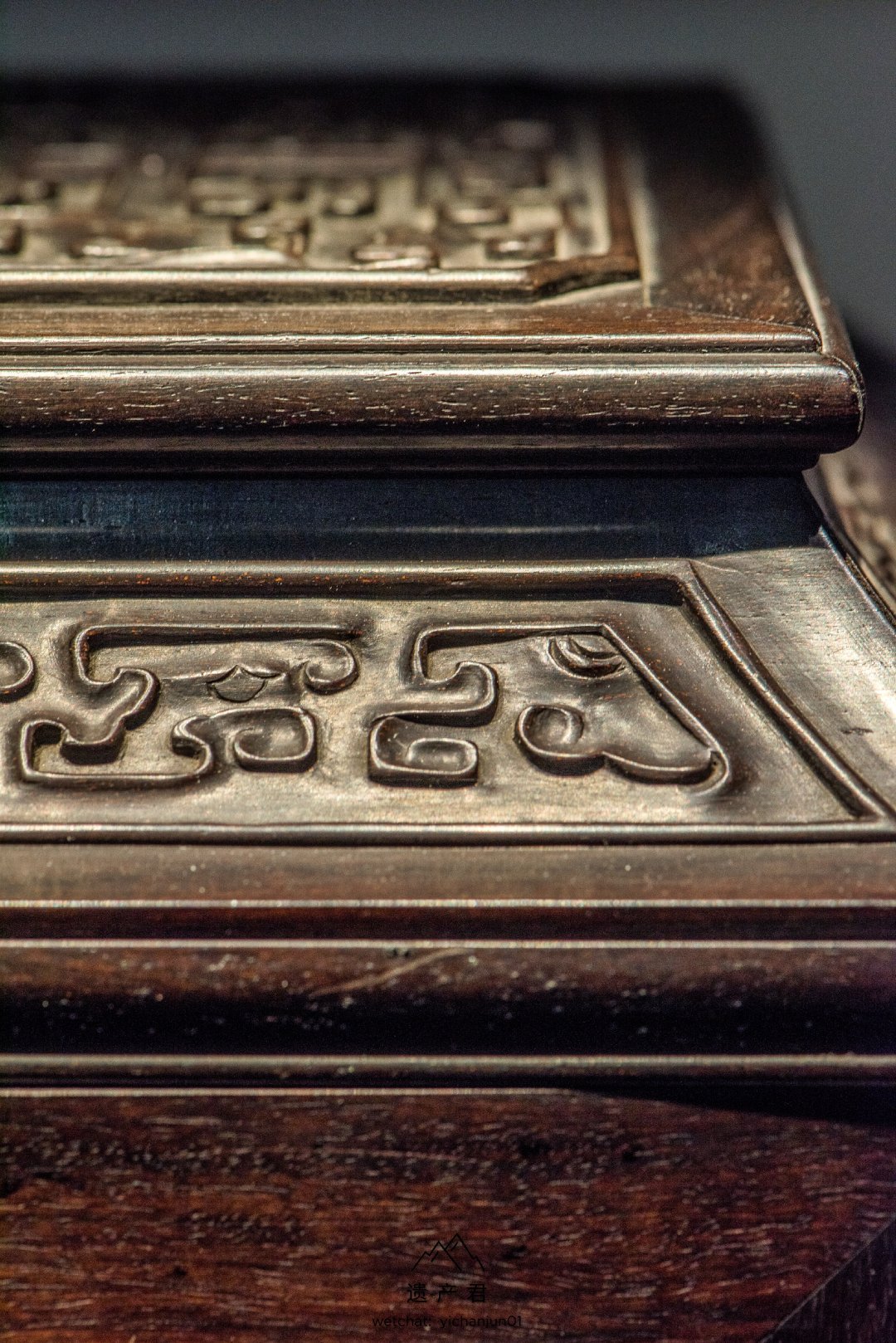 沈阳故宫博物院藏· 清代紫檀雕花文具箱