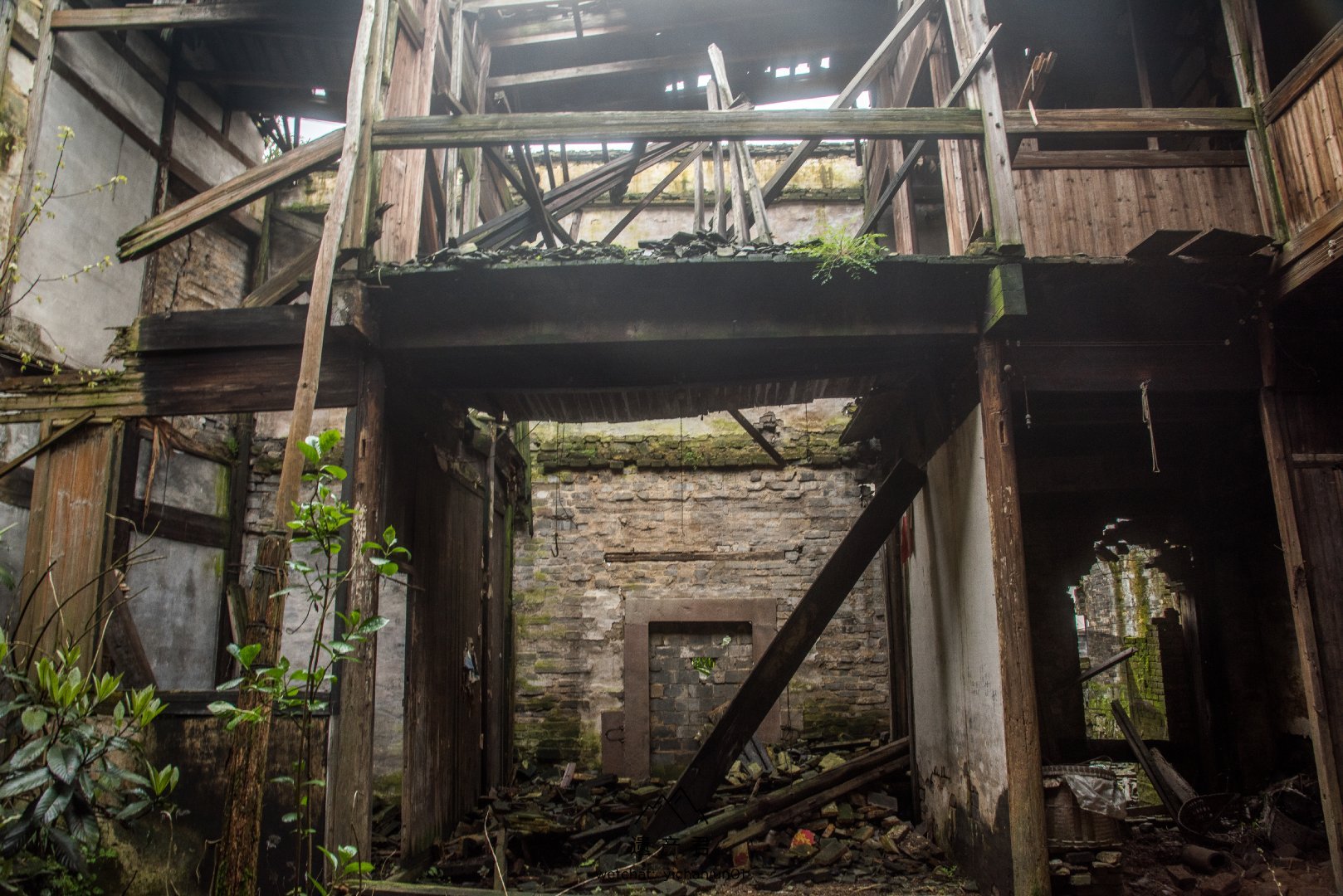 废弃的清代民居,图6是里面放置的一口棺材|清代民居|棺材|老宅_新浪网