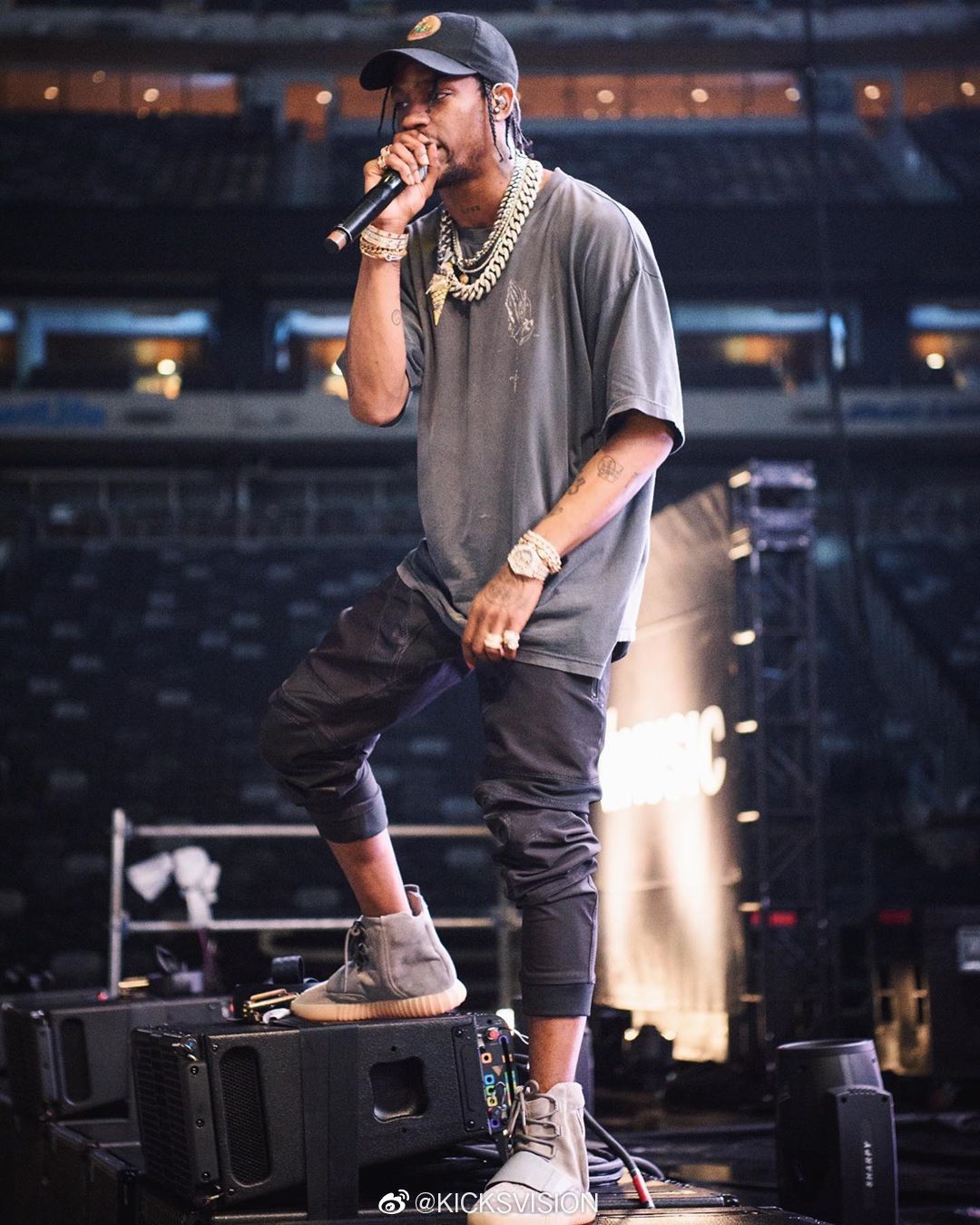 travis scott yeezy 750