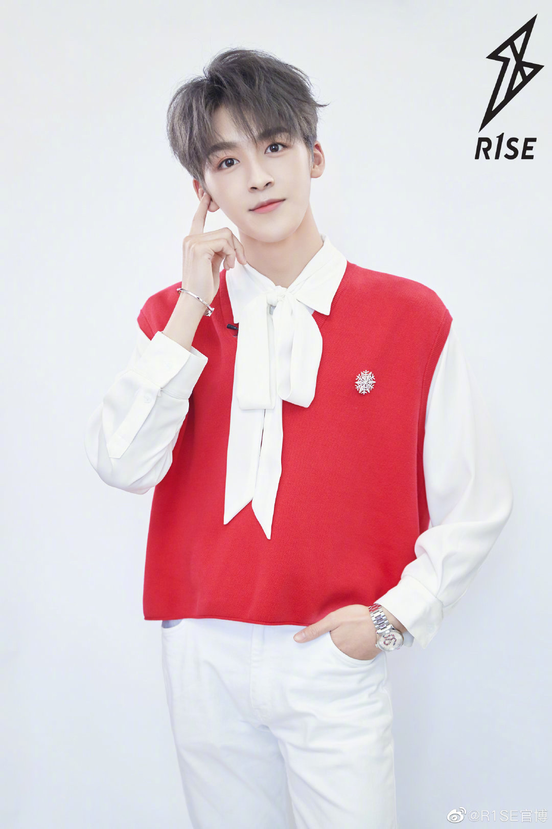 一眼心动何洛洛何洛洛来自原际画易安音乐社创造营第2名