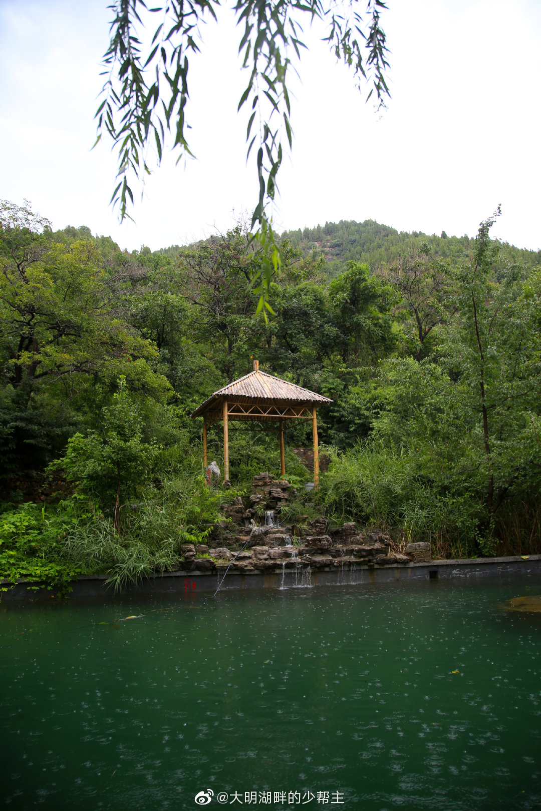 这个泉可以避暑? 之一的避暑泉位于柳埠镇袁洪峪度假村内