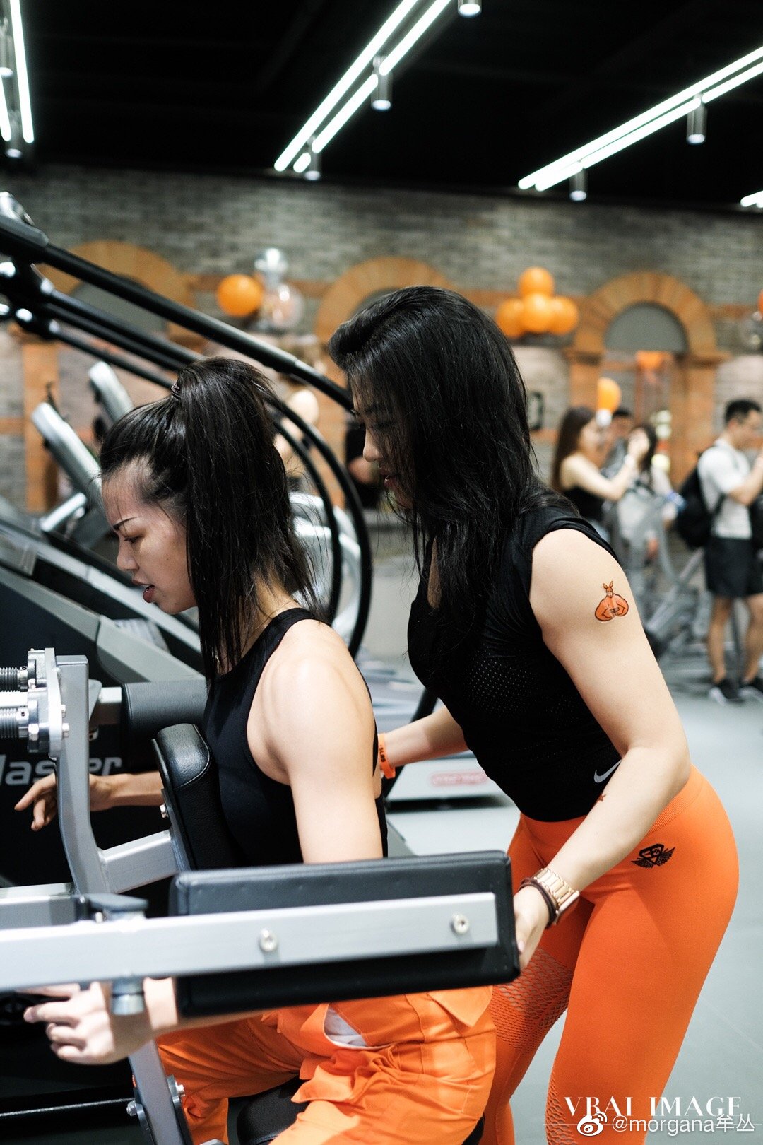 恭喜弟弟@短腿小萝卜_babycarrot 的@加伍磅健身 正式开业