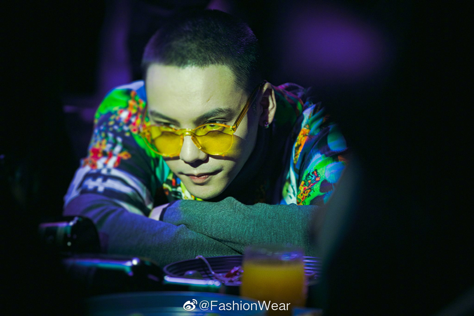 陈伟霆 x my lady|陈伟霆全新大片曝光,寸头型男身穿多色印花衫