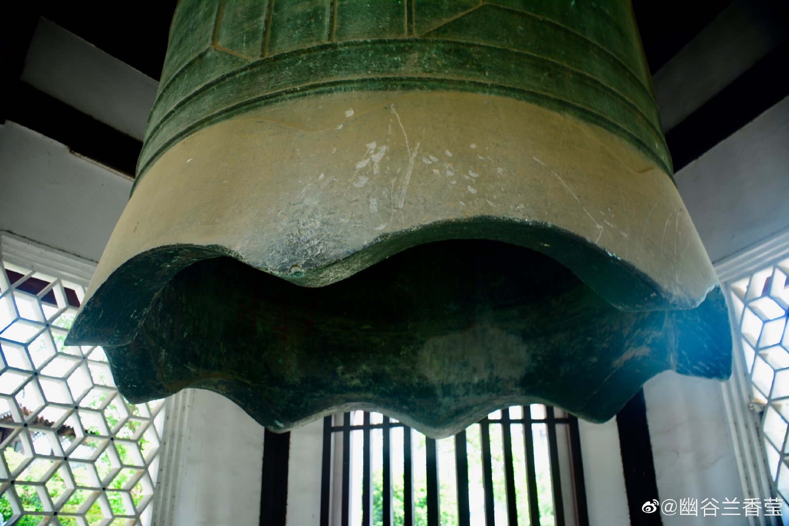 清晨的南京鼓楼大钟亭公园在闹市之中显得那么恬静清幽