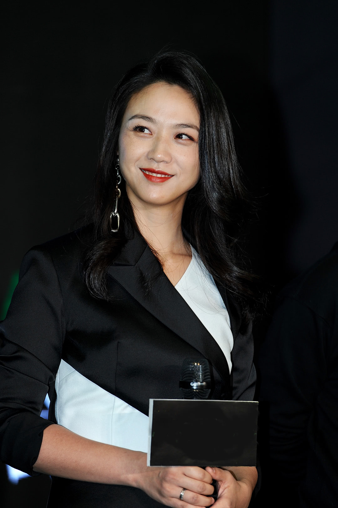 汤唯上海活动未ps照曝光,脸上粉底和雀斑超明显