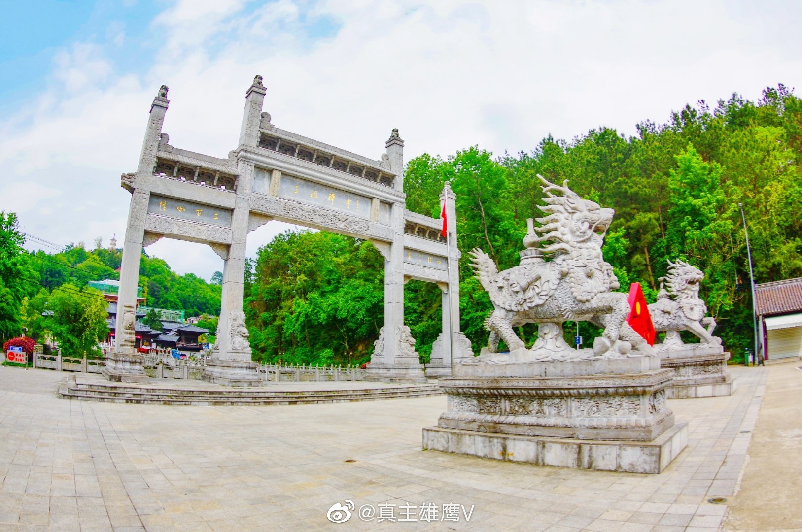 在天柱山麓有一处名为山谷流泉文化园的地方,这里风景秀丽