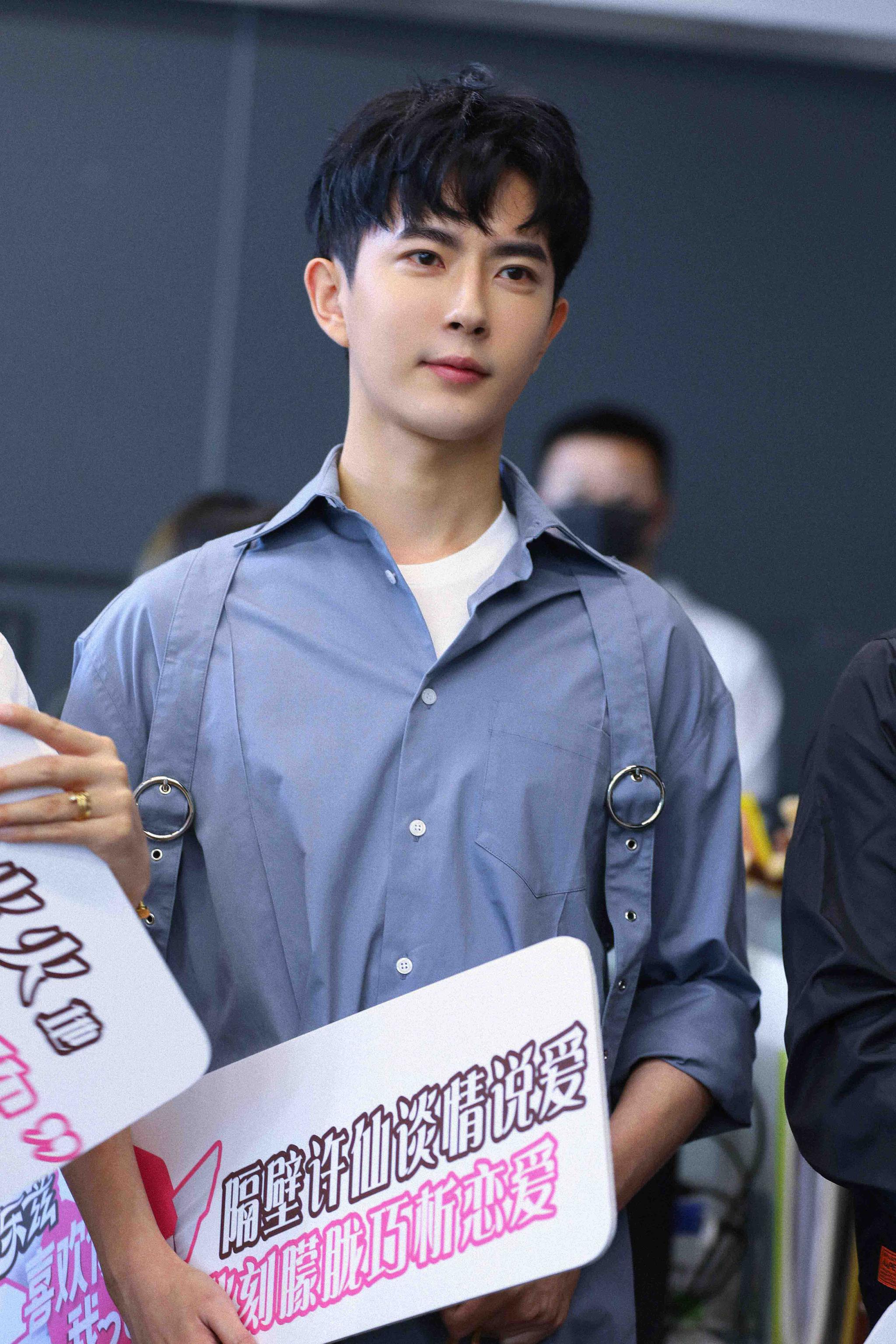 昨日,于朦胧,沙溢,韩火火,朱星杰出席参加了由爱奇艺举行的综艺《喜欢