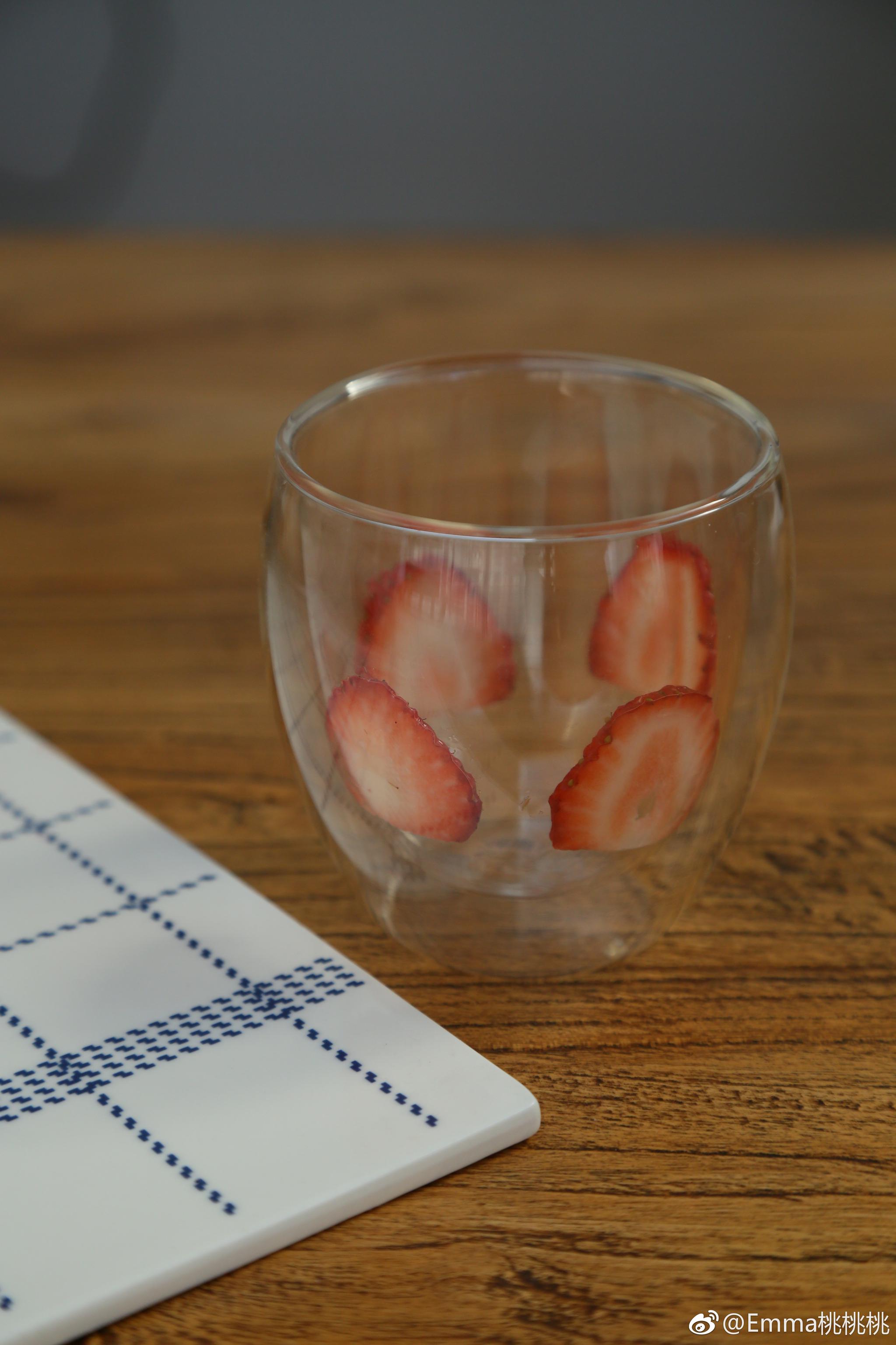 牛油果草莓奶昔