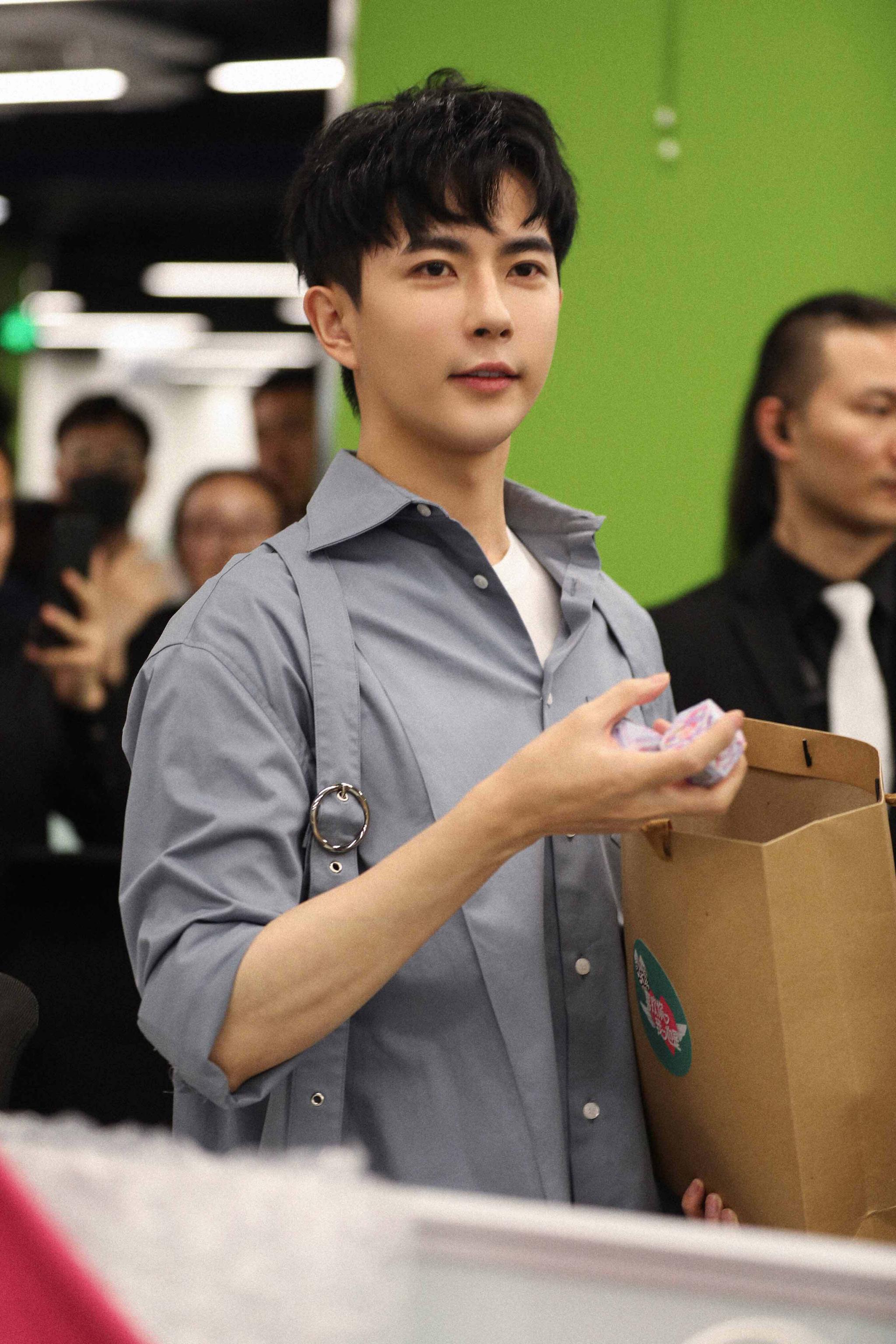 昨日,于朦胧,沙溢,韩火火,朱星杰出席参加了由爱奇艺举行的综艺《喜欢