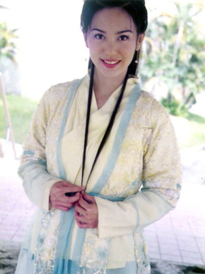 看过在东游记中演的牡丹仙子,如来神掌的屠雪娟,天外飞仙的二仙女