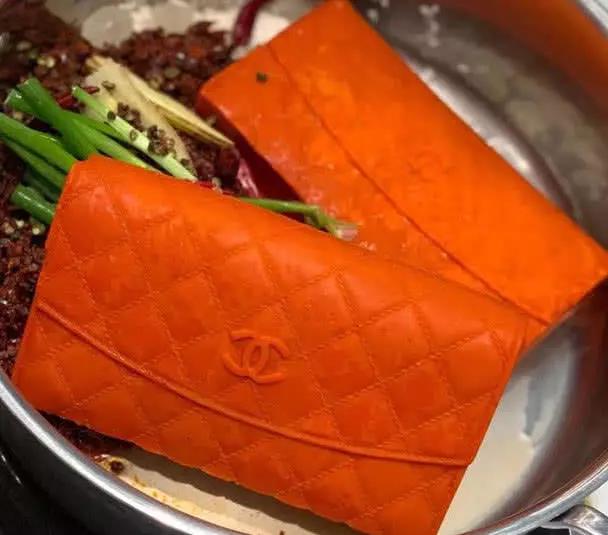 火锅底料造型"奇葩",卖萌耍帅,居然还对"香奈儿"下手了!