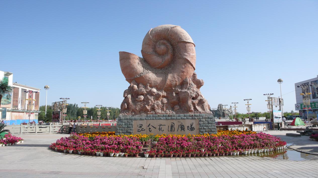 格尔木昆仑花园广场1951年西藏和平解放,两路大军分别从西南和西北