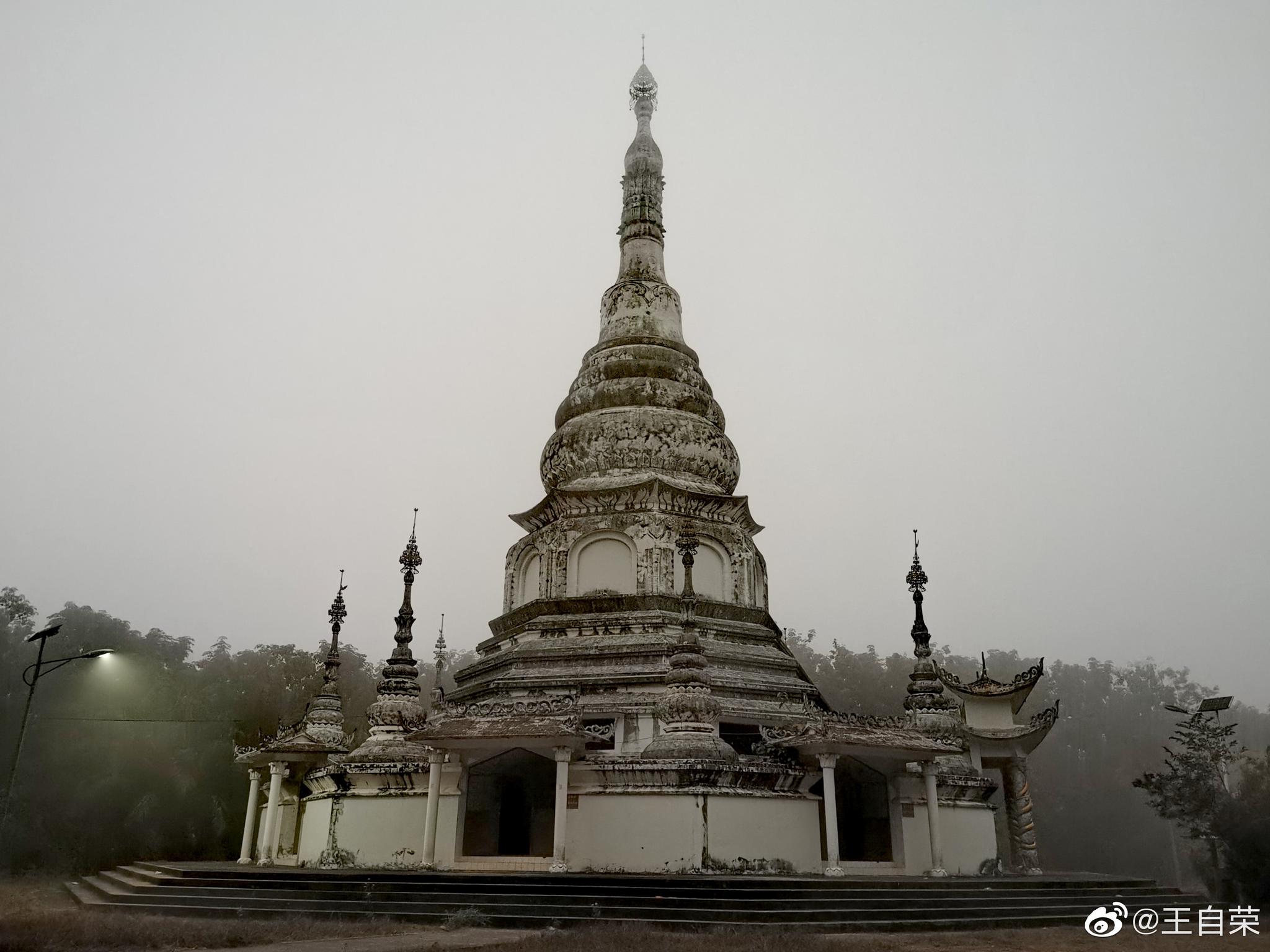 到南传佛教的圣地,孟定洞景佛寺,就知道这个道理了
