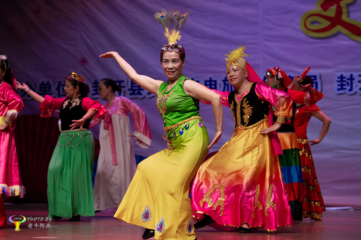 拍摄本地大妈文艺表演一组