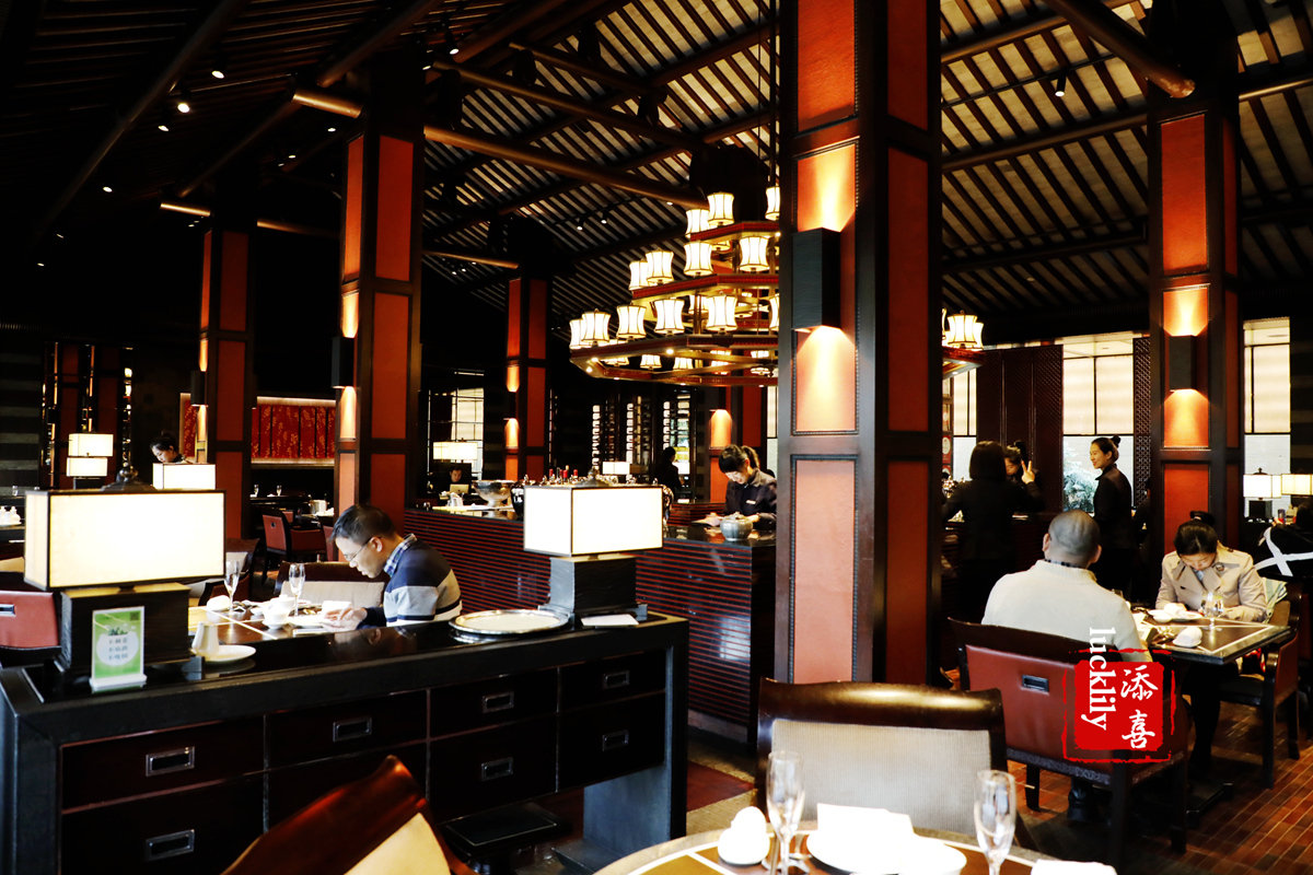 杭州唯一的黑珍珠三钻餐厅有食客吃完直接打包了1000元的蟹粉大肉包