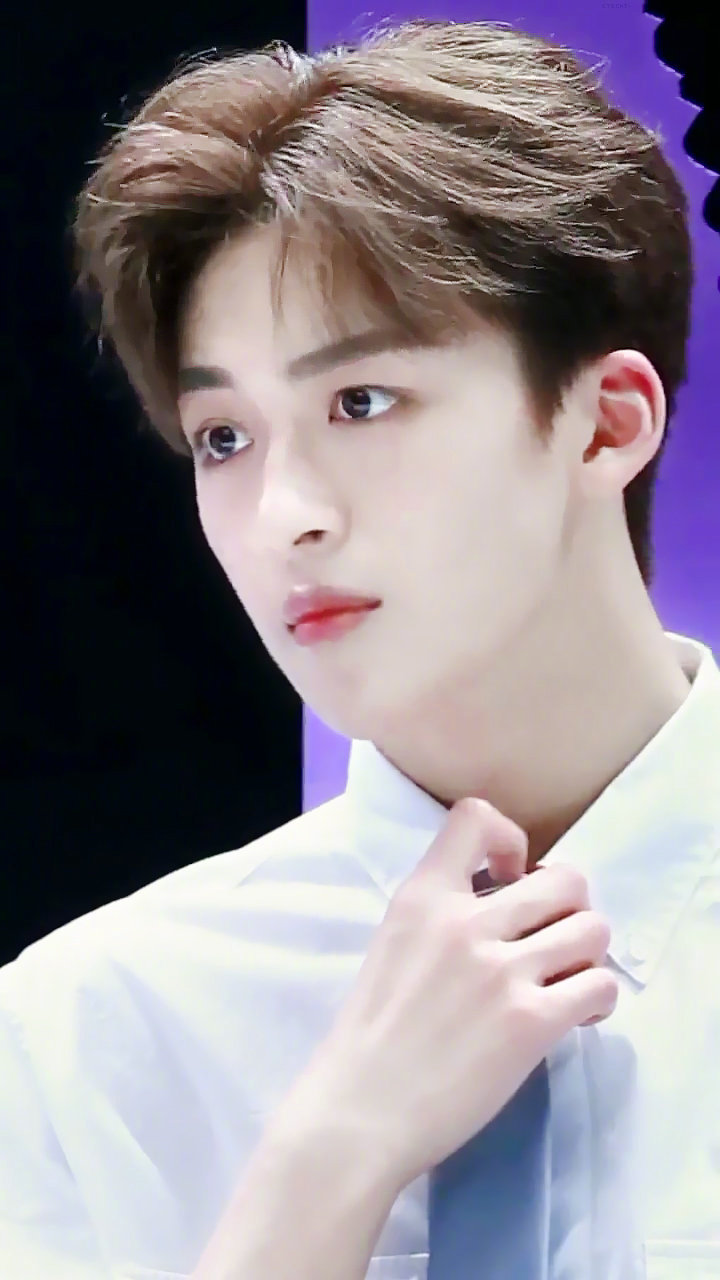 一眼心动何洛洛何洛洛来自原际画易安音乐社创造营第2名