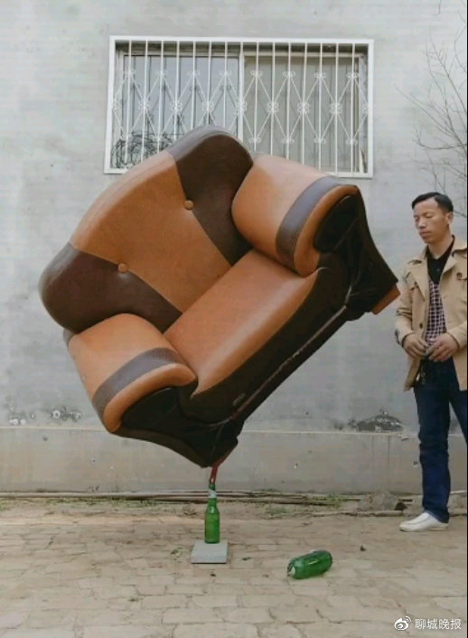 缝纫机放在啤酒瓶口上纹丝不动?!聊城"电工哥"成"平衡术"高手|快手_新