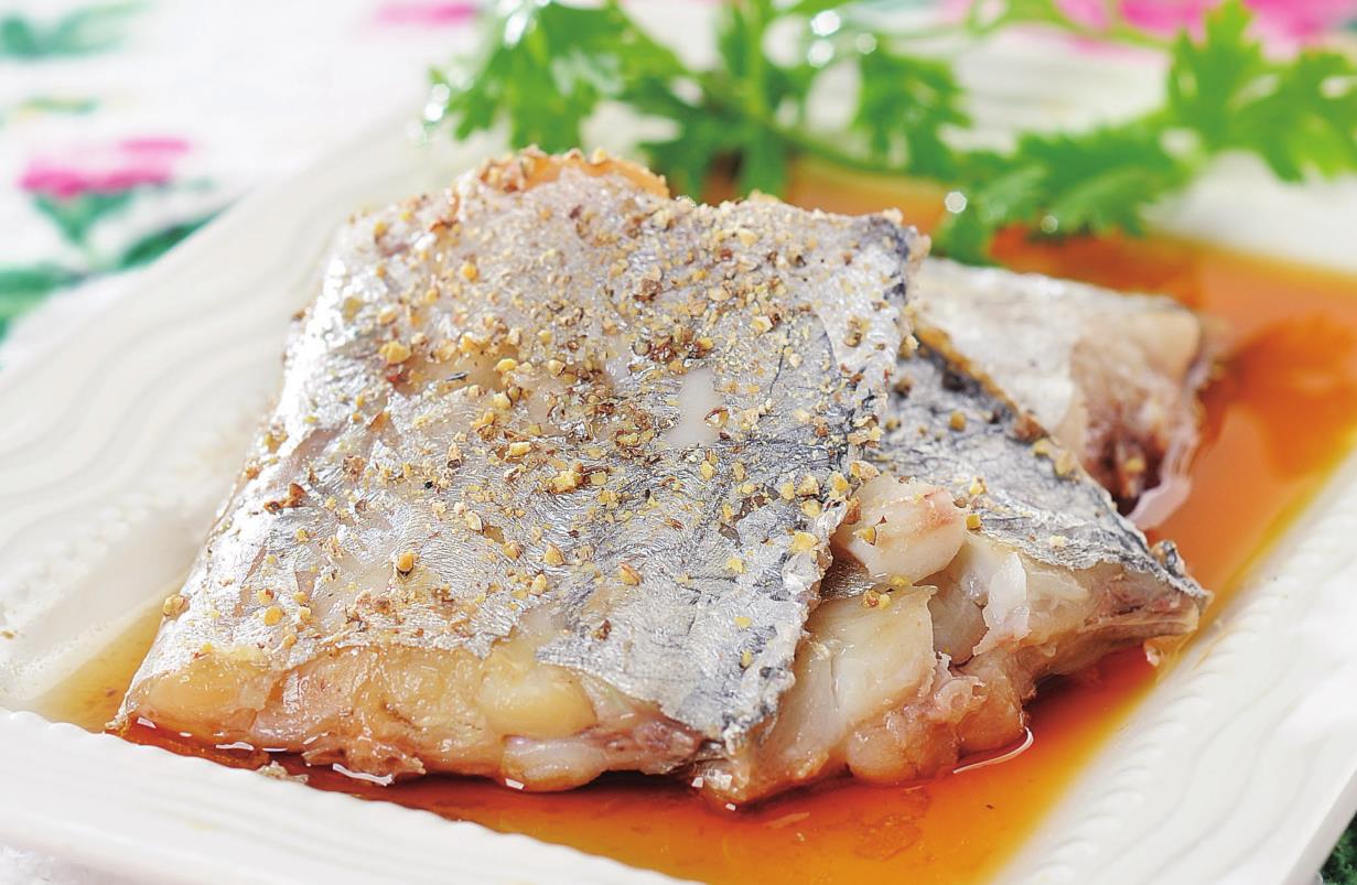 清蒸带鱼这样做鱼好吃鱼不腥味道还非常的鲜美