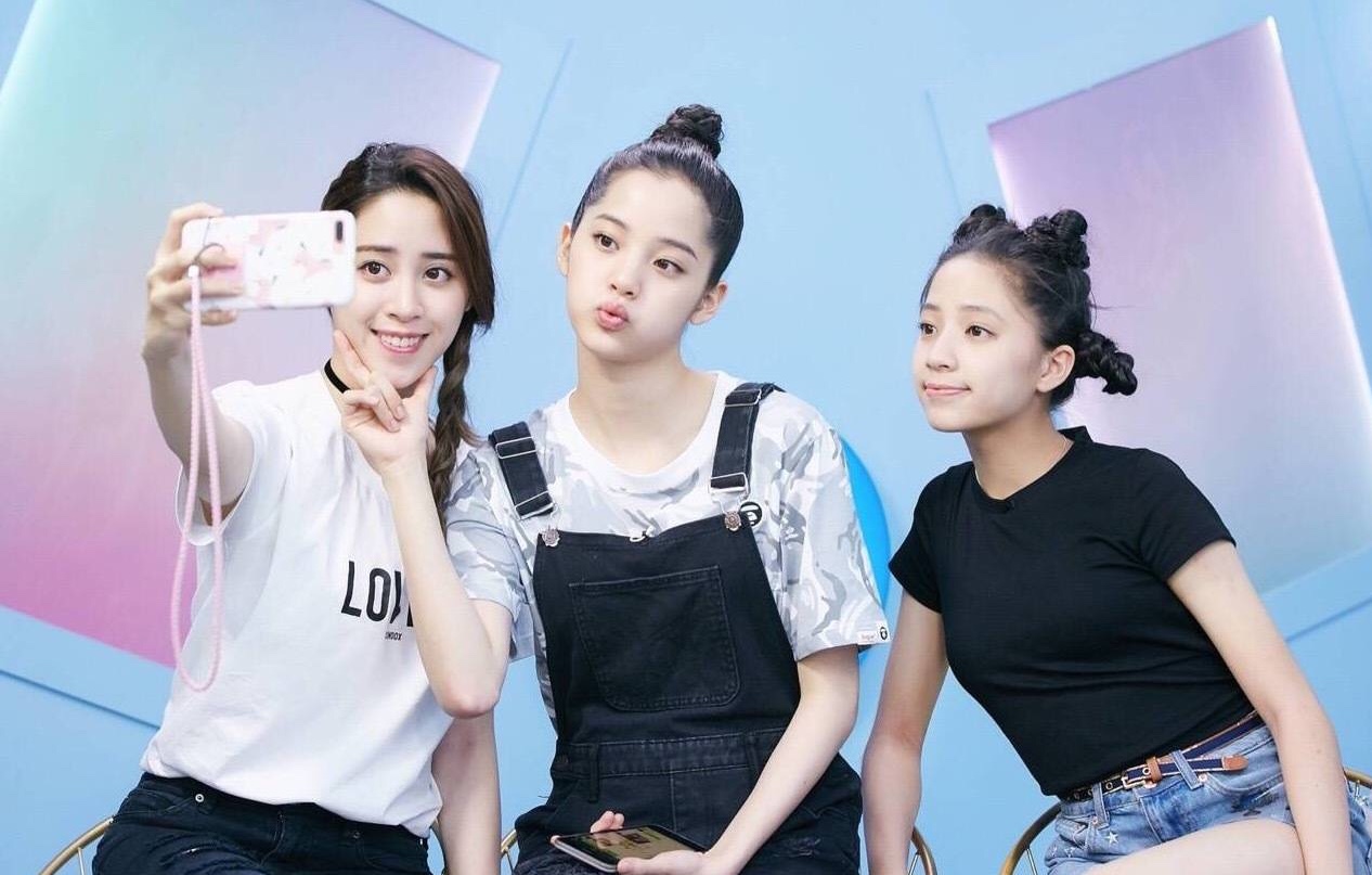 欧阳娜娜大长腿三姐妹合照谁的颜值最高