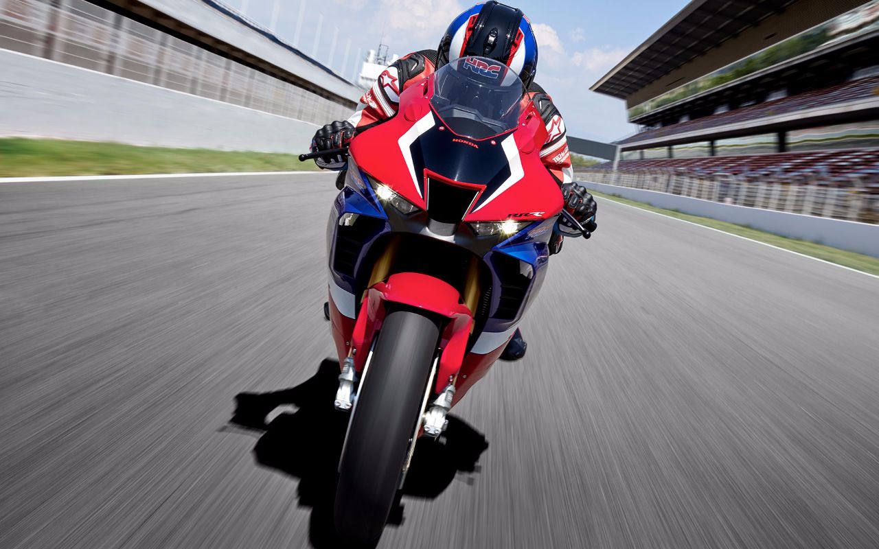 火刃再临!四缸999cc/217马力,全新本田CBR1000RR-R Fireblade