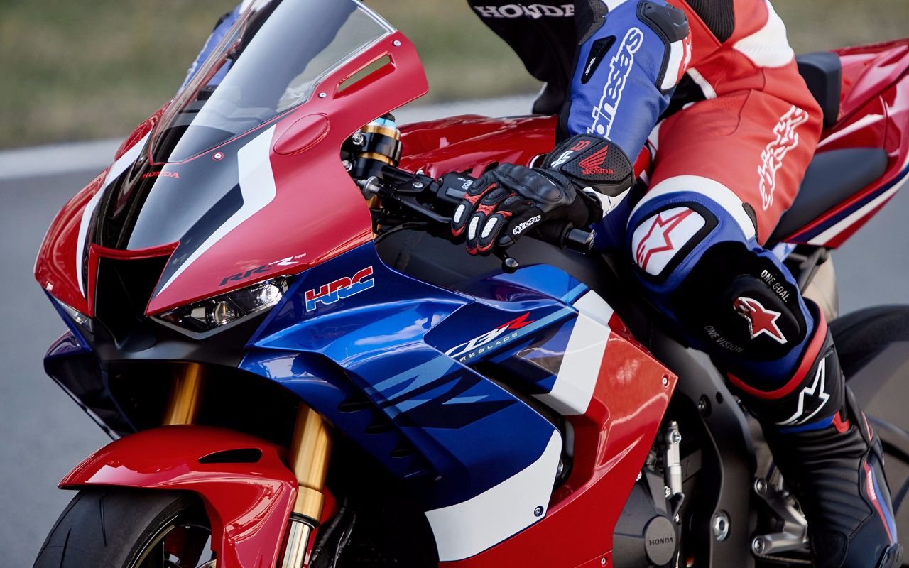 四缸999cc/217马力,全新本田cbr1000rr-r fireblade