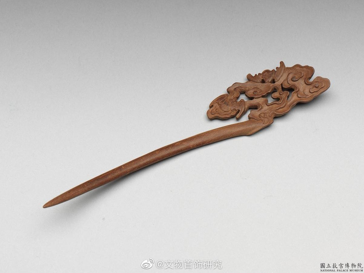 这簪子带头上得什么味道啊