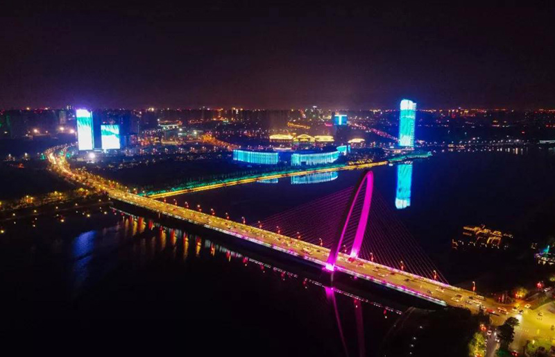 西安年最中国 西安浐灞河景灯光秀梦幻开启 美炸