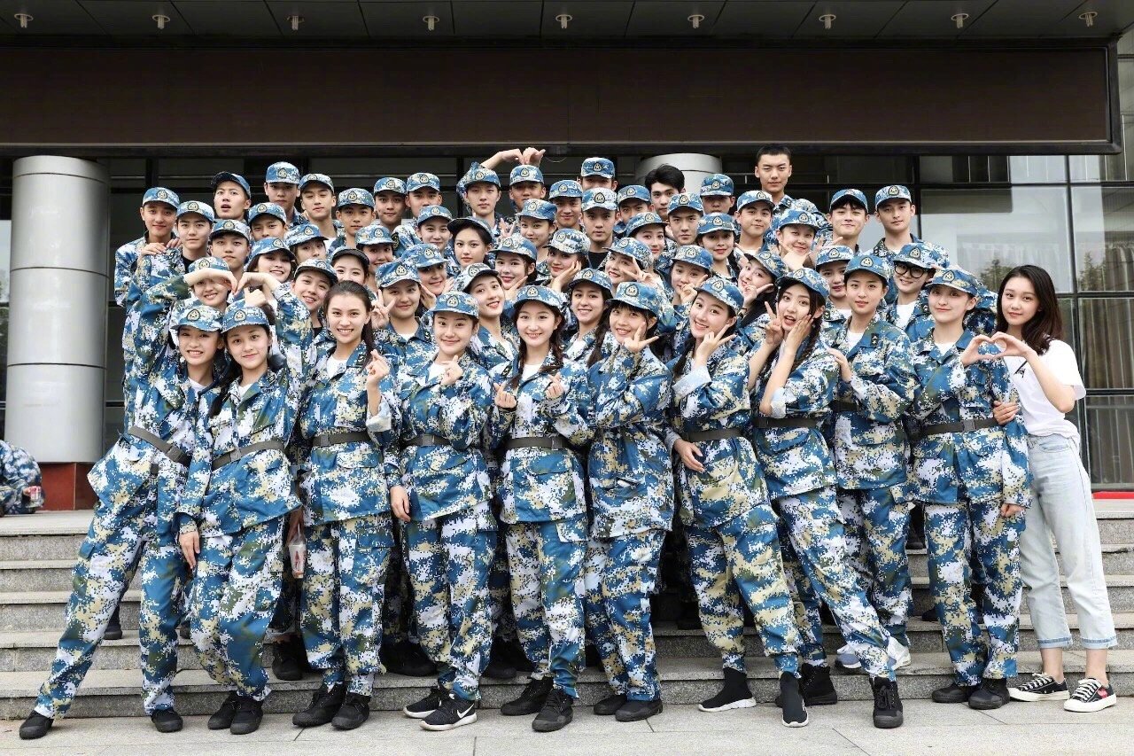 在军训中 过中秋节的北京电影学院学生内容自青春北影
