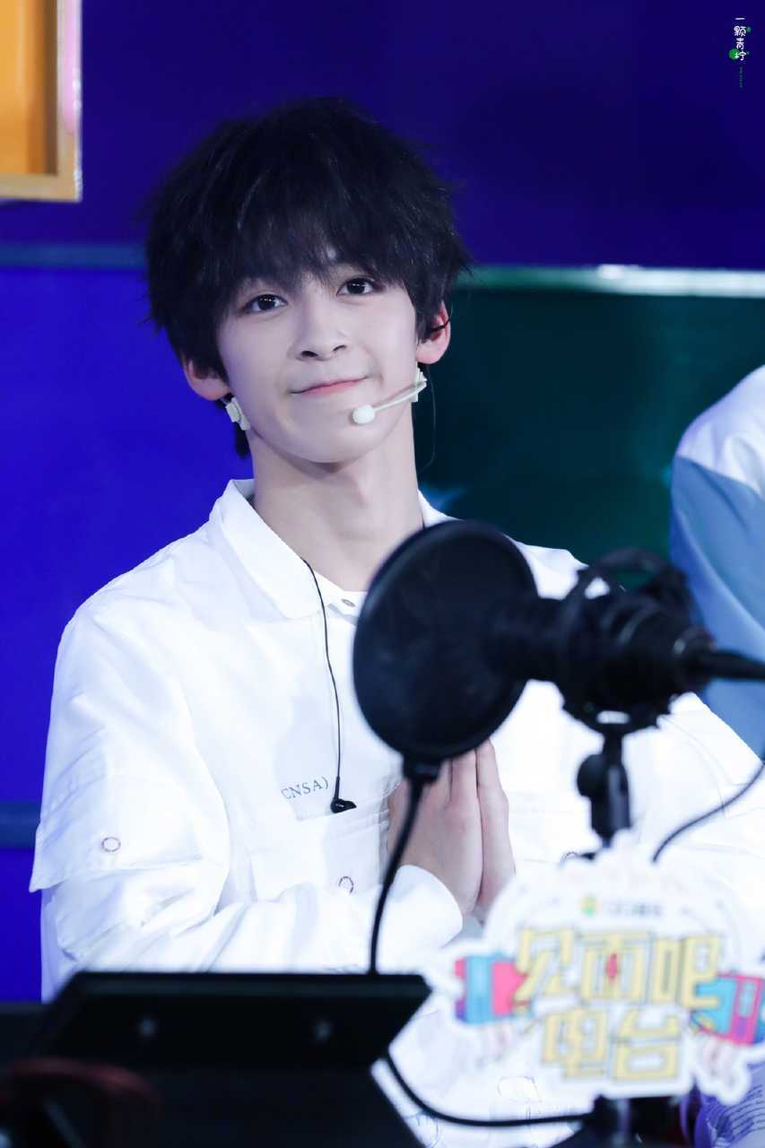 一眼心动何洛洛何洛洛来自原际画易安音乐社创造营第2名