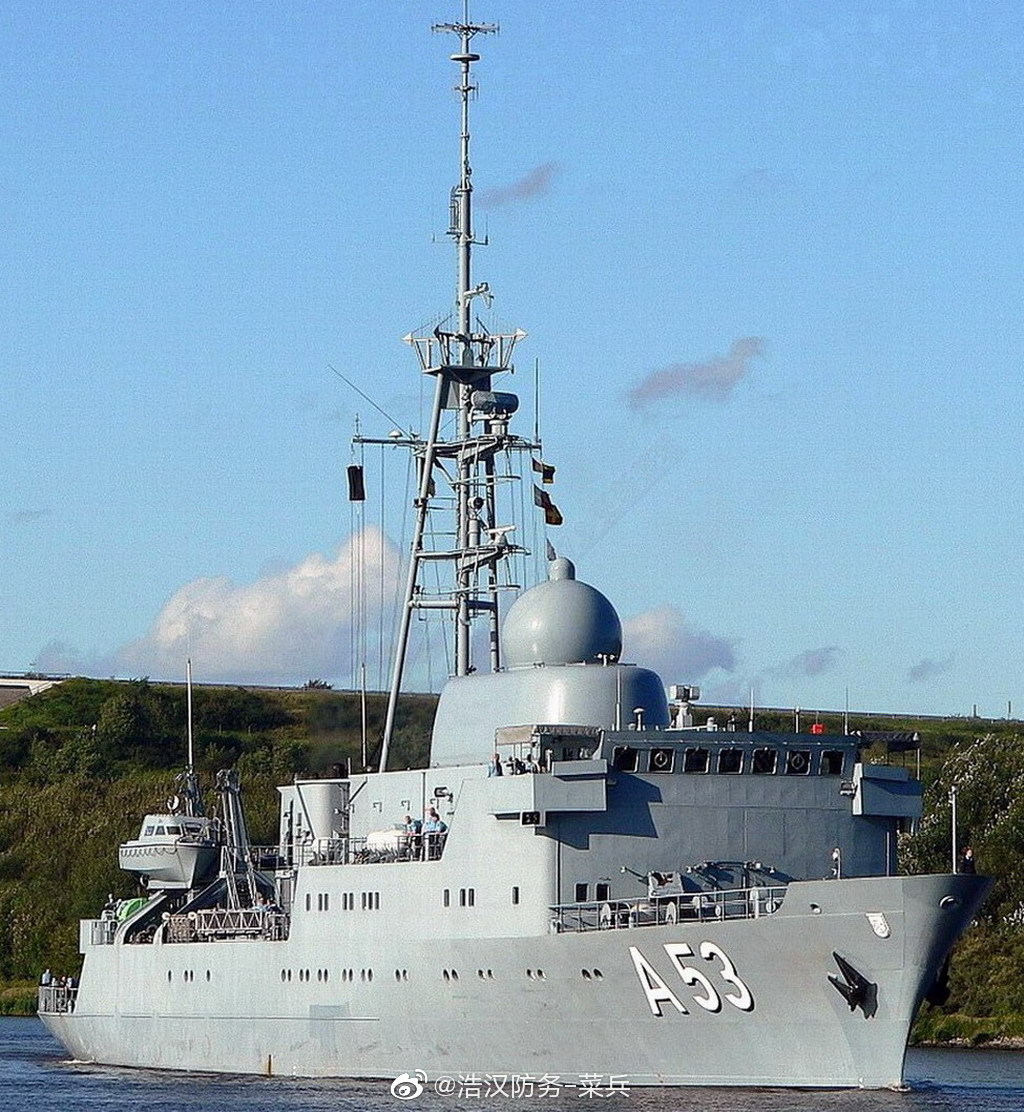 德国的欧斯特级电子侦察船非常有特色,其舰桥顶上的电子天线罩