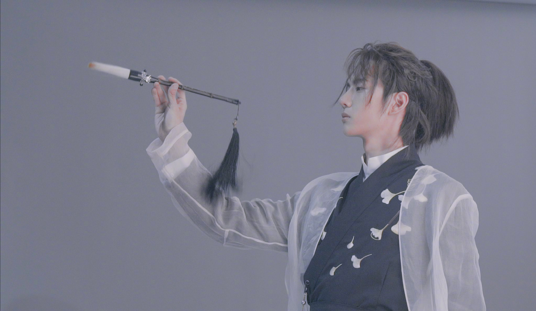 陌上人如玉,公子世无双早安,@uniq-王一博_高清图集_新浪网