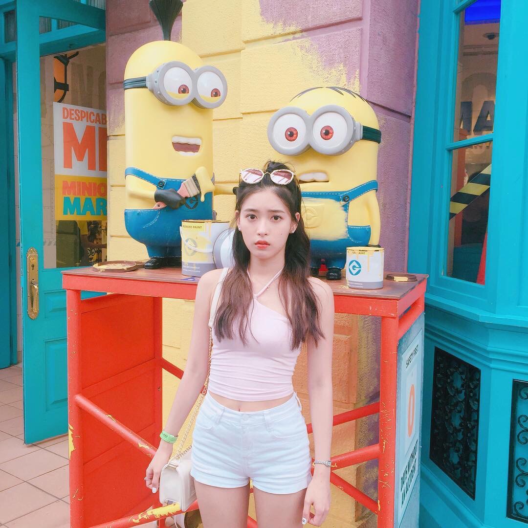 叶涵 中国传媒大学 年龄:22 身高:1.65 特长:唱歌 美术 爱好