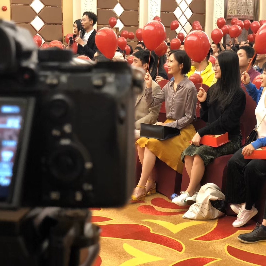 广州塔下凤凰卫视访谈节目拍摄 给大家发一点拍专访视频的幕后花絮