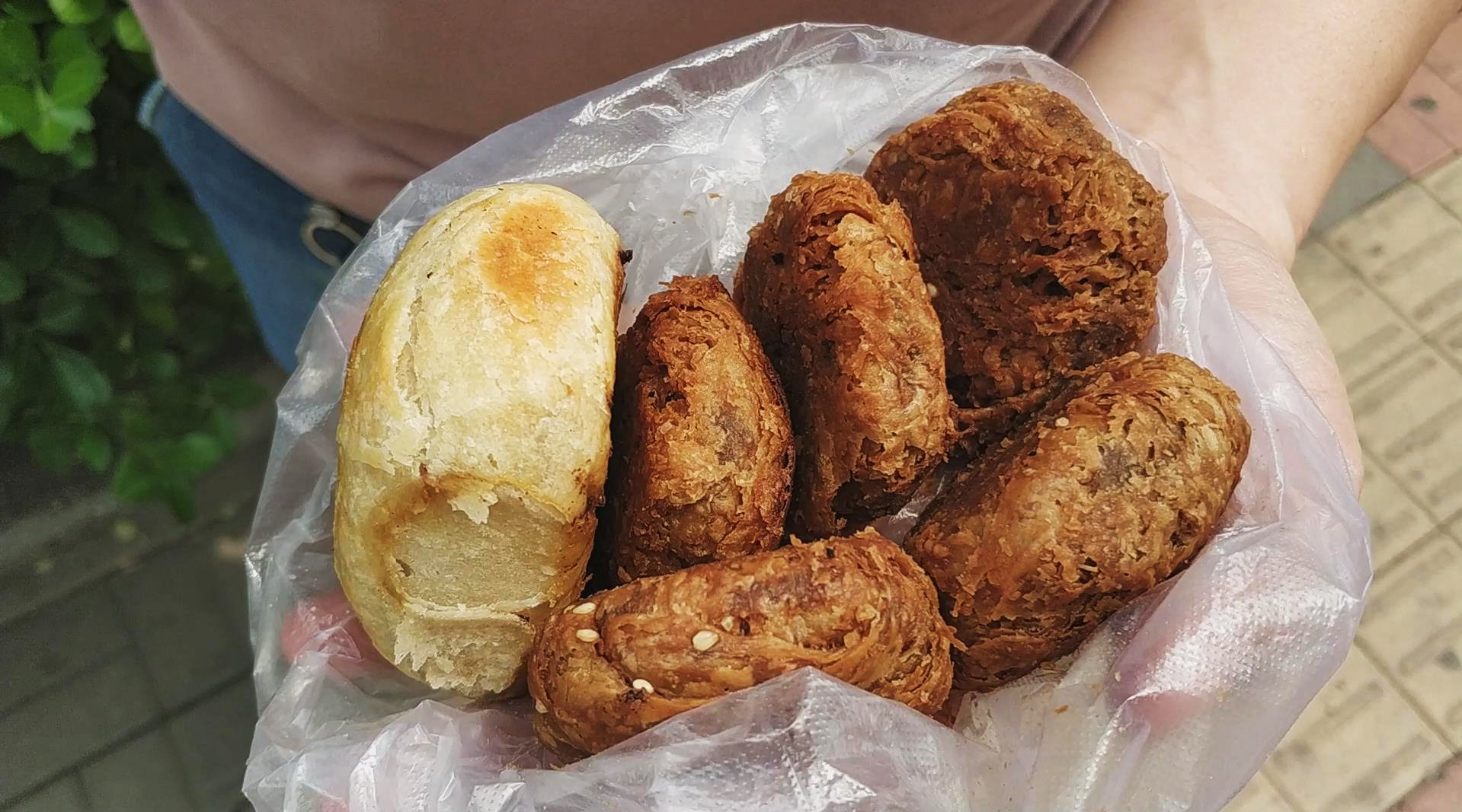 看似不起眼的天津老字号烧饼,顾客一买就几十个,真有那么好吃?