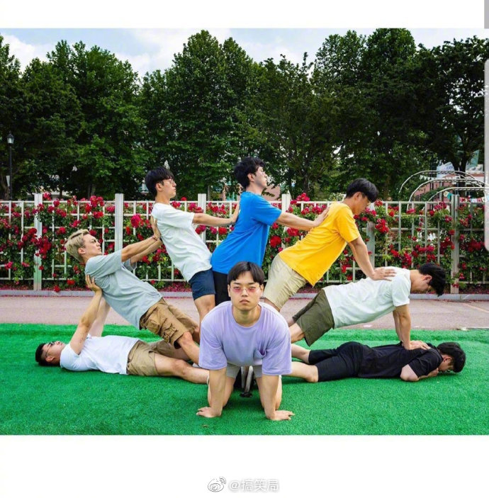 集体合照时的沙雕姿势了解一下