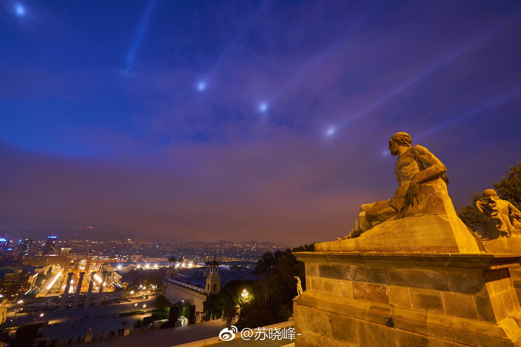 巴塞罗那 蒙锥克山夜景.蒙锥克山上有艺术博物馆,有奥运主场馆
