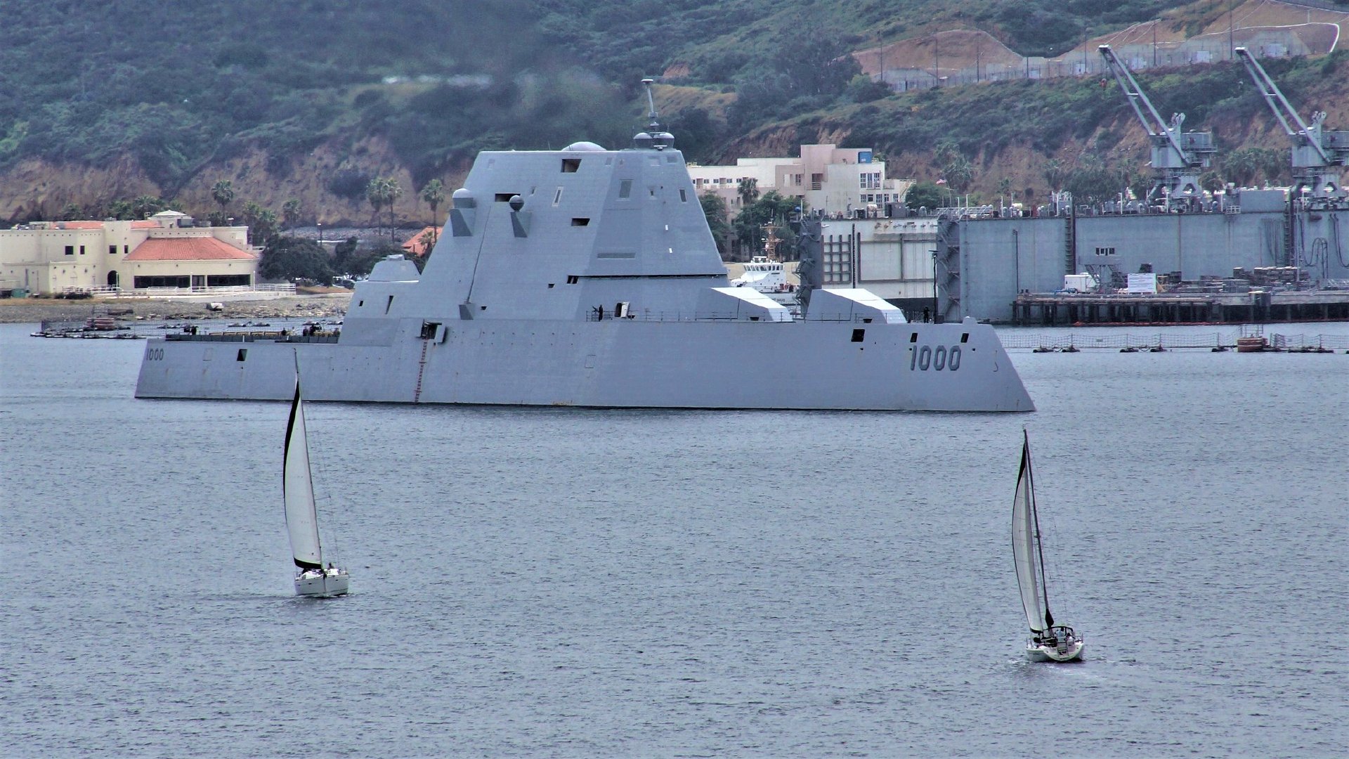 阿拉斯加和夏威夷访问的美国海军"朱姆沃尔特"号(ddg-1000)导弹驱逐舰