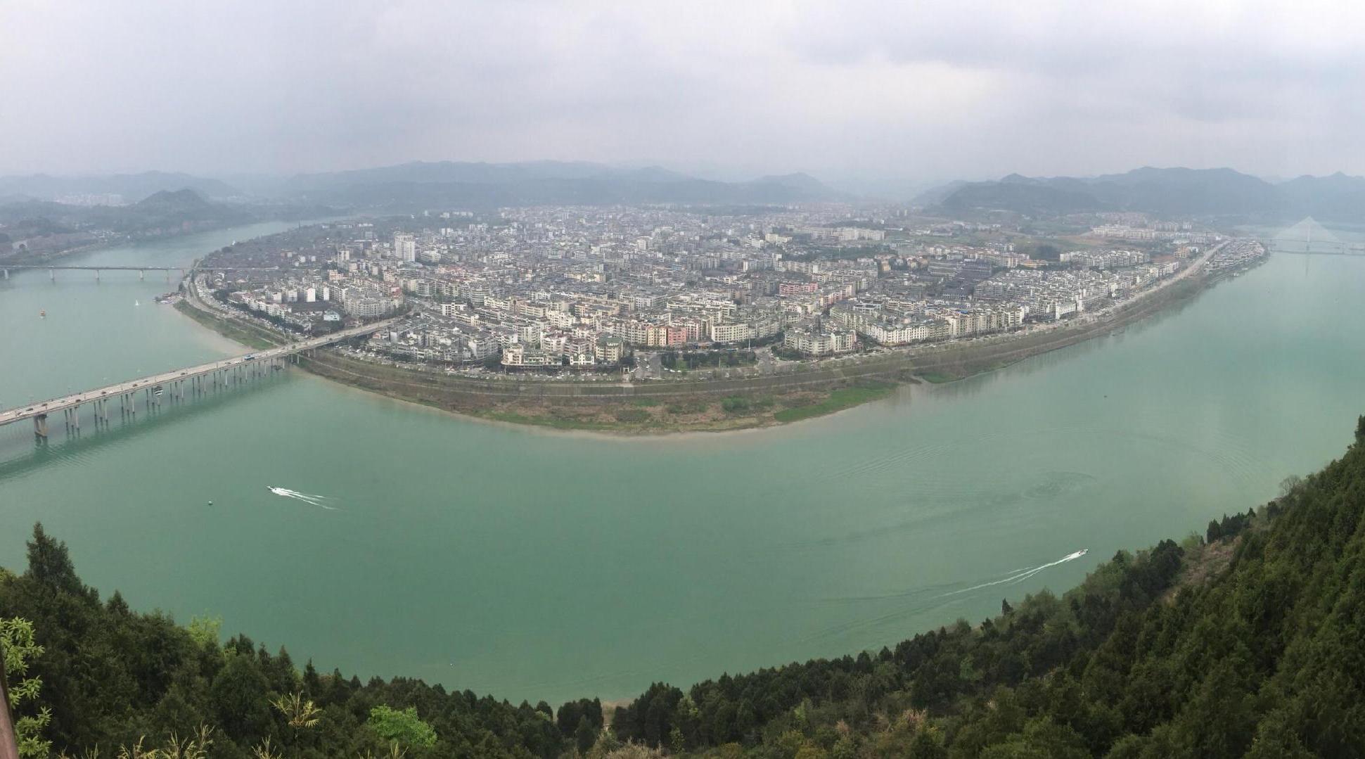 四川南充:三面环水一面环山,实拍千年风水古城阆中!有啥不一样